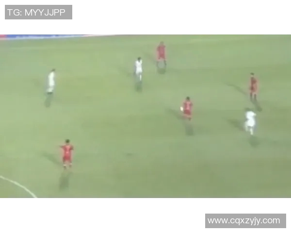 偶遇足球明星球迷激动分享与偶像亲密互动的视频瞬间